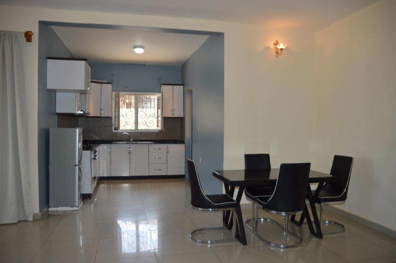 Residence Rosalie Яунде Екстер'єр фото