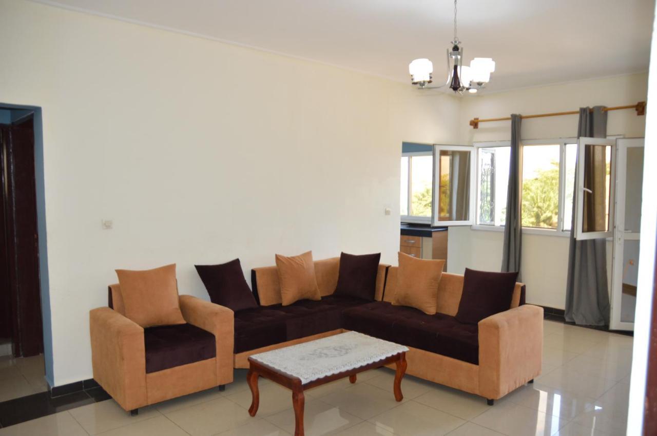 Residence Rosalie Яунде Екстер'єр фото