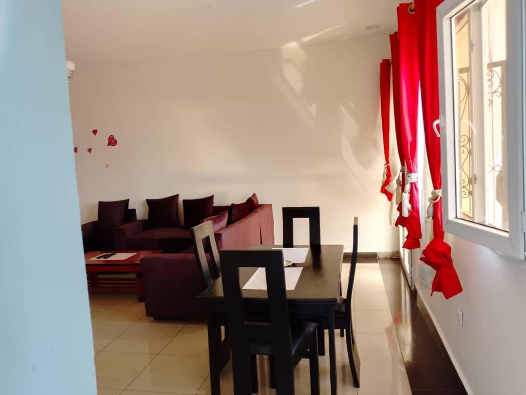 Residence Rosalie Яунде Екстер'єр фото