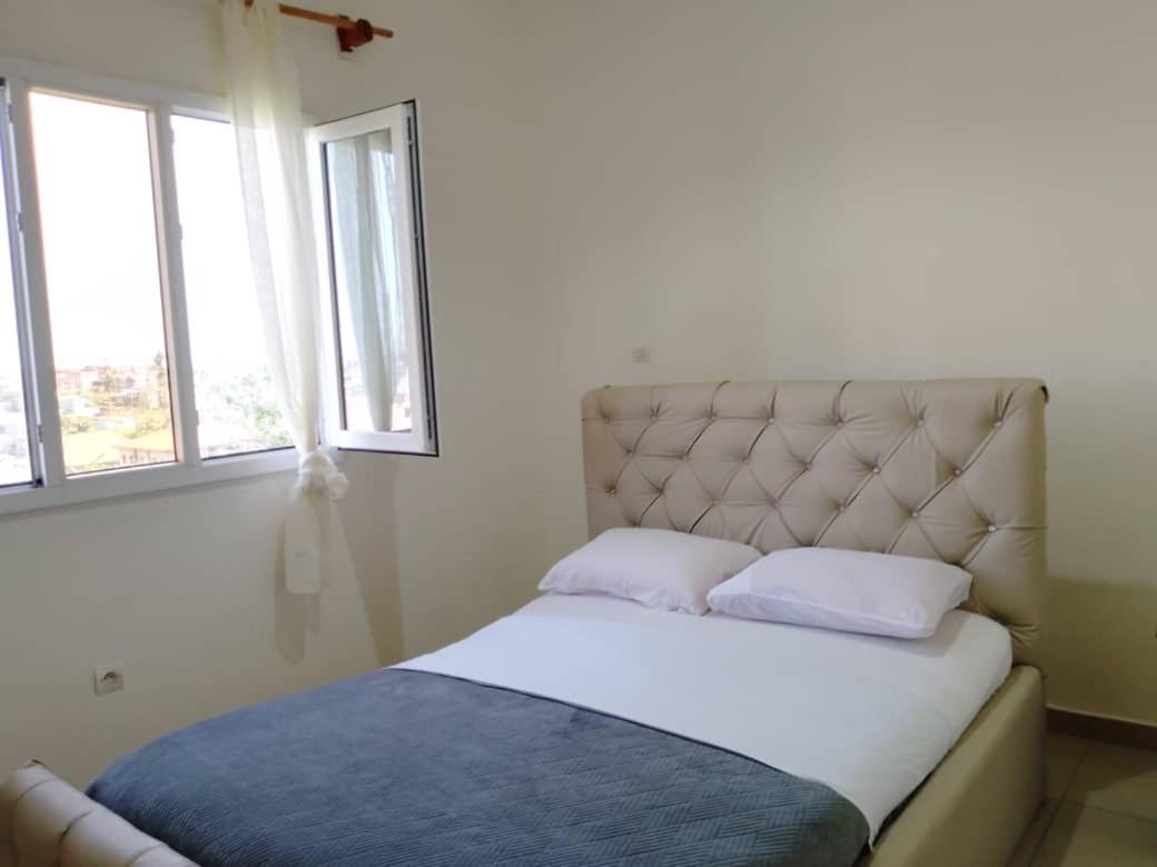 Residence Rosalie Яунде Екстер'єр фото