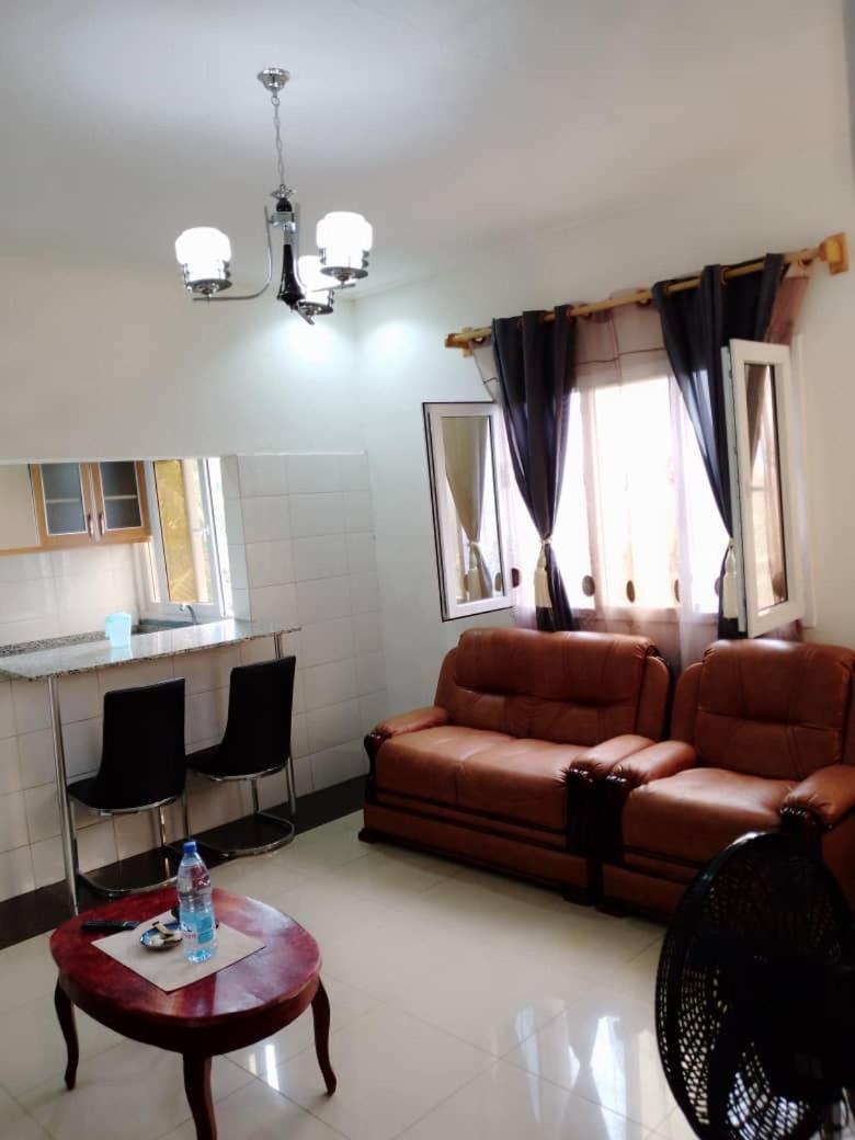 Residence Rosalie Яунде Екстер'єр фото